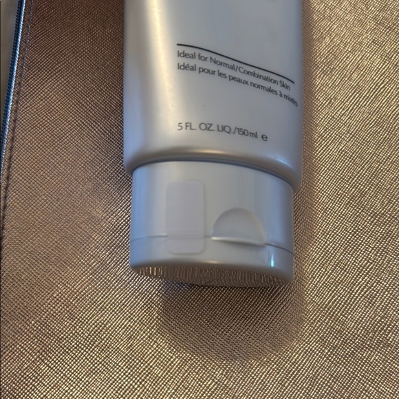 Estee Lauder Multi-Action Foam Cleanser/Clarifying Mask - Picture 5 of 9